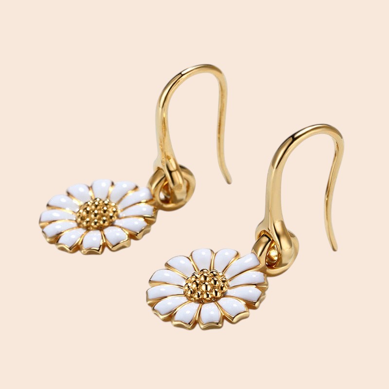 Daisy Bloom Jewelry Collection – Golden Floral Elegance