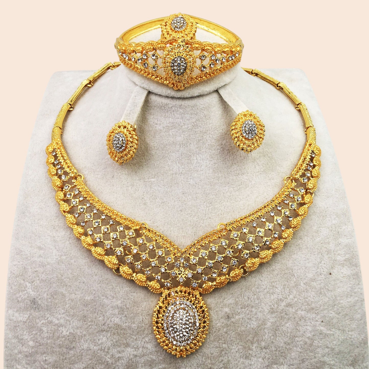 Royal Gold Statement Jewelry Set – Timeless Elegance Collection
