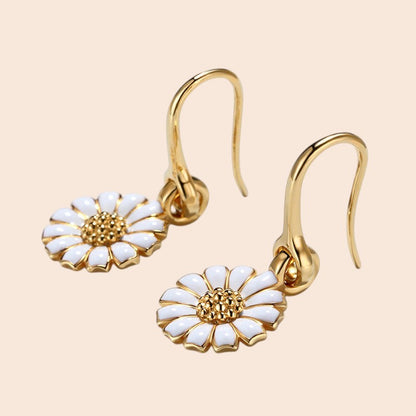 Daisy Bloom Jewelry Collection – Golden Floral Elegance
